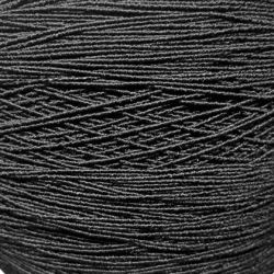 Detalle de la textura del hilo elástico negro entochado de 1 mm para costura ligera.
